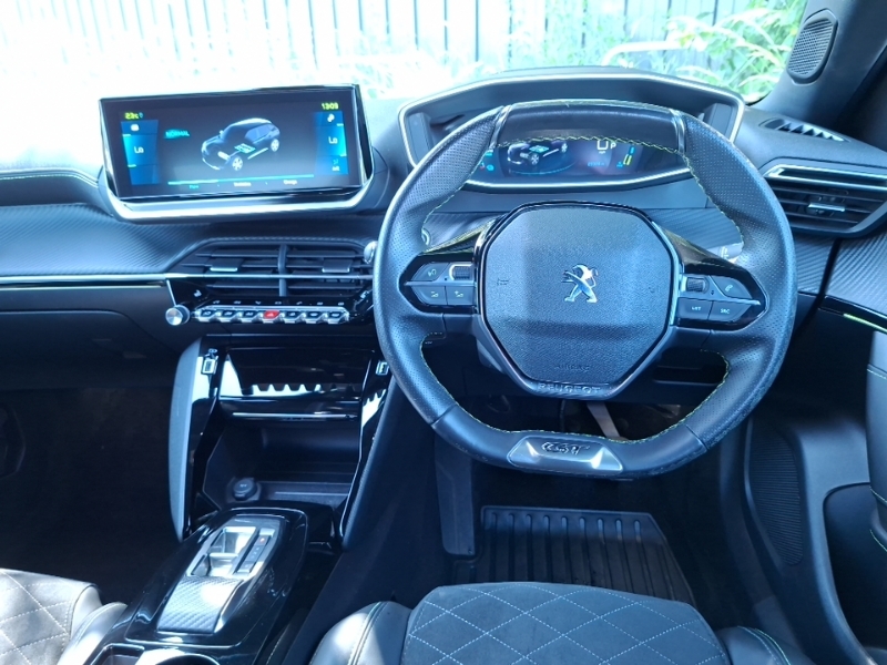 Peugeot e-2008 Gt Black #8