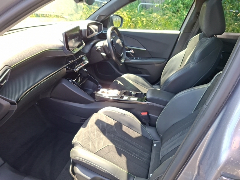 Peugeot e-2008 100Kw Gt Premium 50Kwh 11Kwch Grey #5