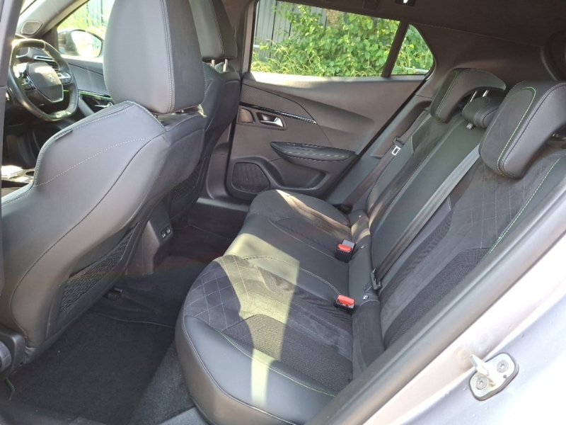 Peugeot e-2008 100Kw Gt Premium 50Kwh 11Kwch Grey #6