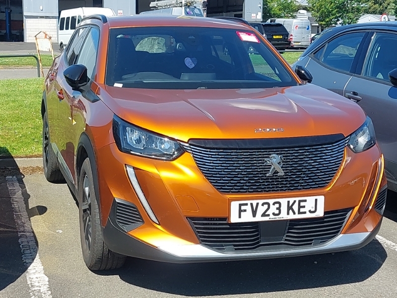 Peugeot 2008 1.2 Puretech Allure Premium Orange