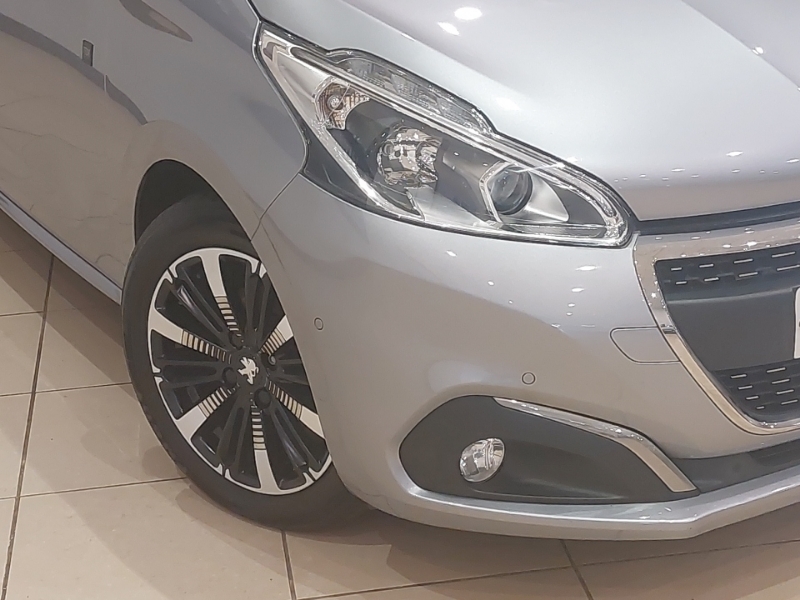 Peugeot 208 Puretech Tech Edition Hatchback Black #20