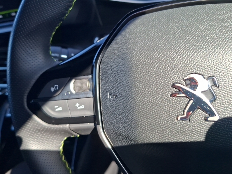 Peugeot 208 Puretech Active Premium Plus Black #12