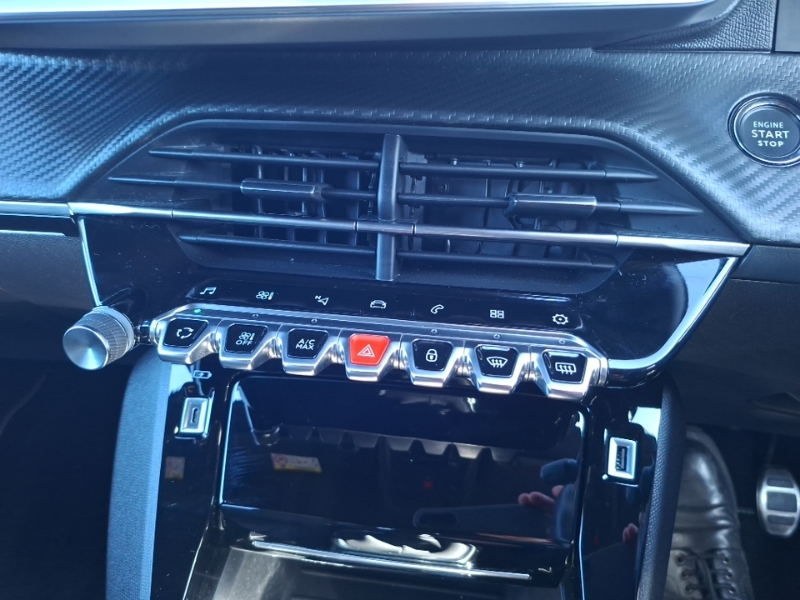 Peugeot 208 Puretech Active Premium Plus Black #17