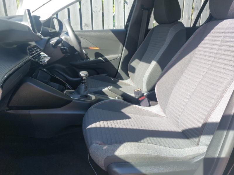 Peugeot 208 1.2 Puretech 100 Active Premium SB72FNK Black #5