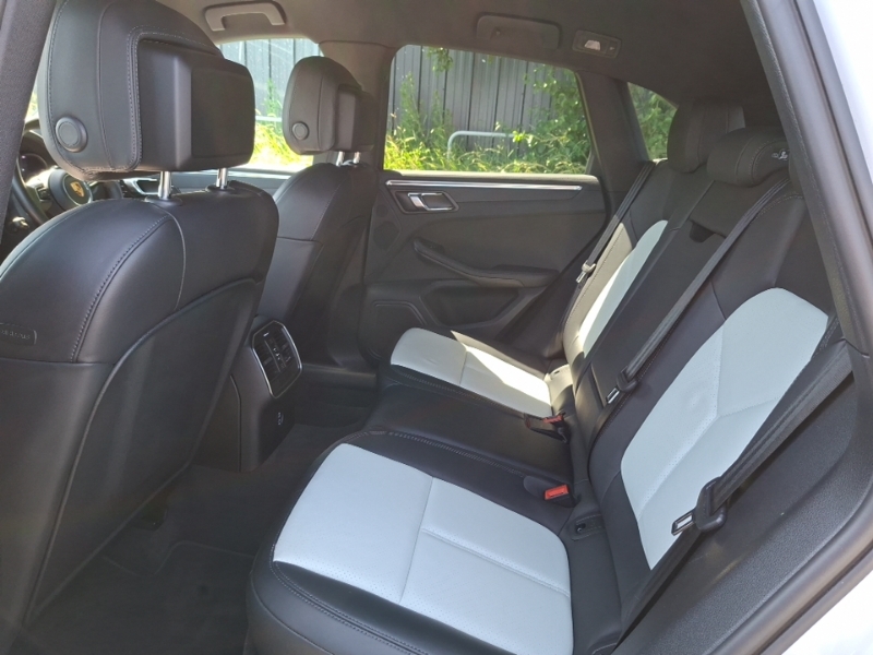 Porsche Macan 5dr Pdk White #6