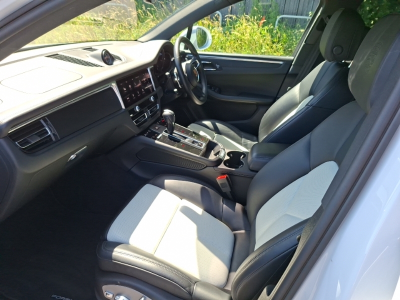 Porsche Macan 5dr Pdk White #5
