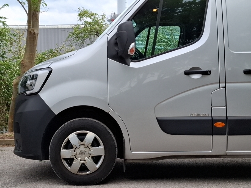 Renault Master 2.3L Business White #19