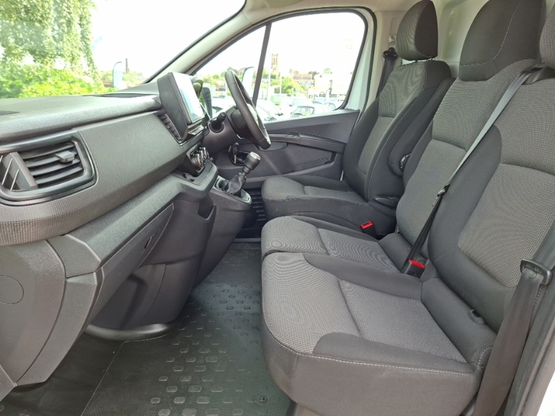 Renault Trafic Ll30 Blue Dci 130 Advance Safety Van White #5