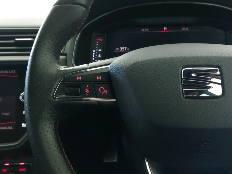 Seat Arona  White #12