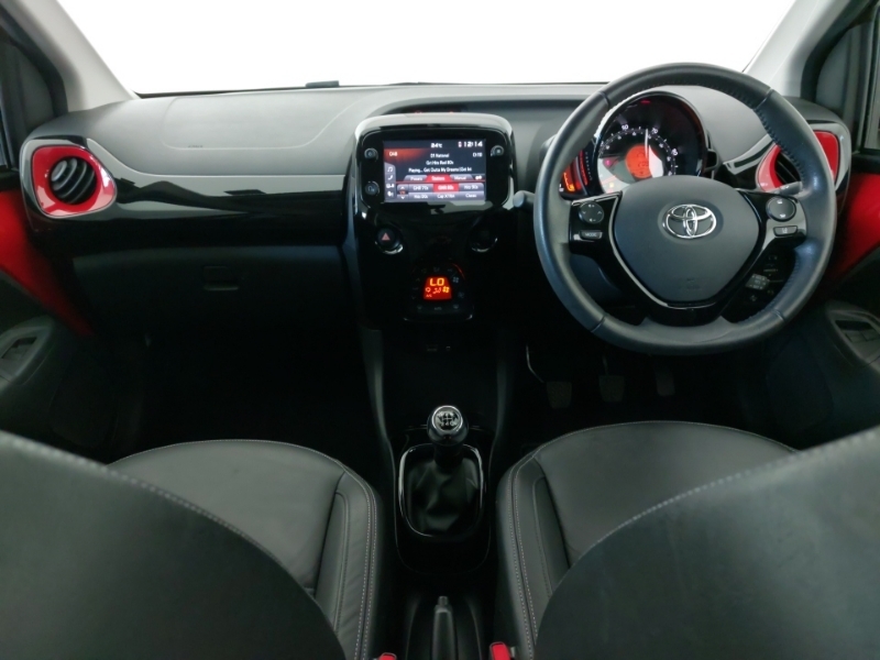 Toyota Aygo 1.0 Vvt-i X-clusiv Red #3