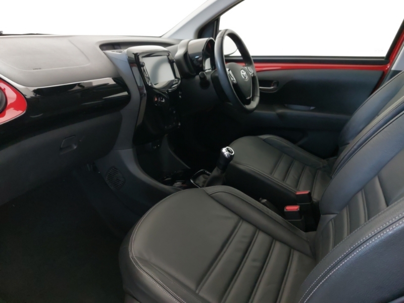 Toyota Aygo 1.0 Vvt-i X-clusiv Red #5