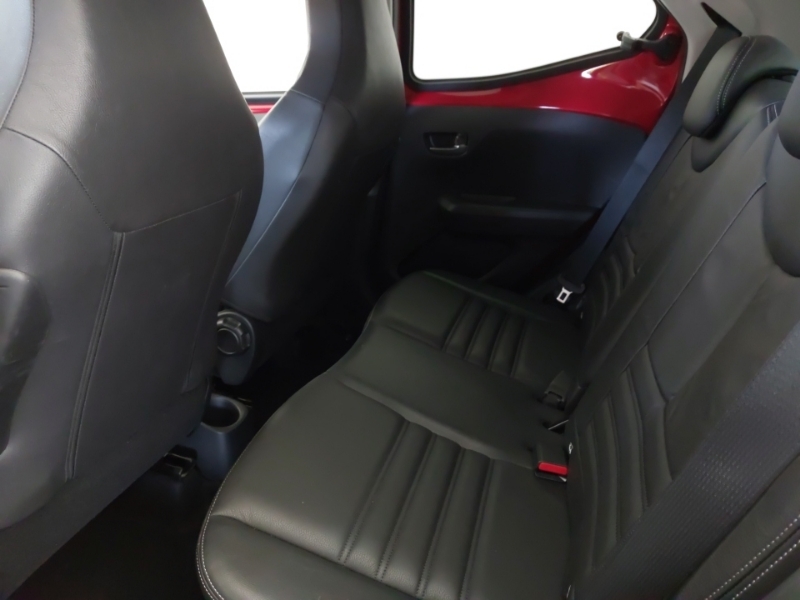 Toyota Aygo 1.0 Vvt-i X-clusiv Red #6