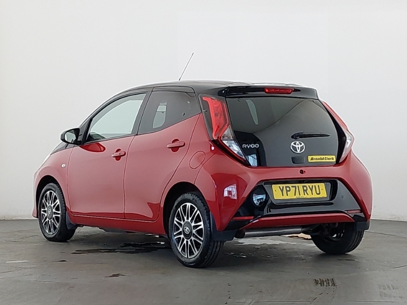 Toyota Aygo 1.0 Vvt-i X-clusiv Red #2