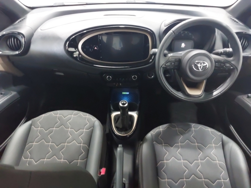 Toyota Aygo X 1.0 Vvt-i Exclusive Beige #3