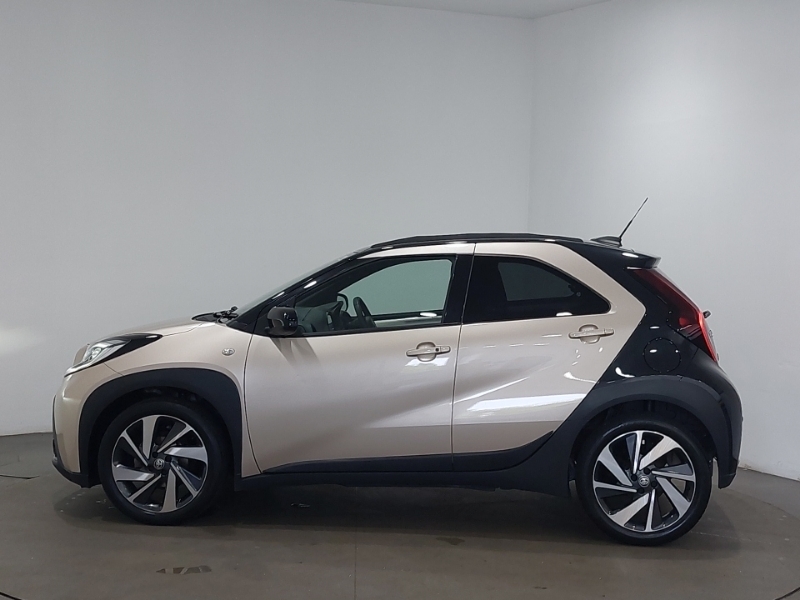 Toyota Aygo X 1.0 Vvt-i Exclusive Beige #4