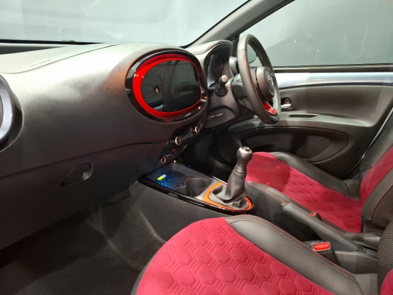 Toyota Aygo X 1.0 Vvt-i Undercover Grey #5