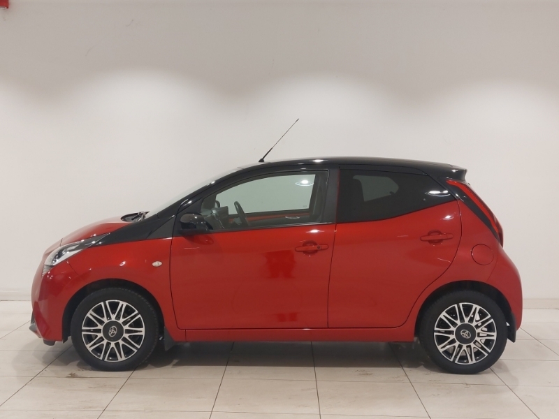 Toyota Aygo 1.0 Vvt-i X-clusiv X-shift Red #3