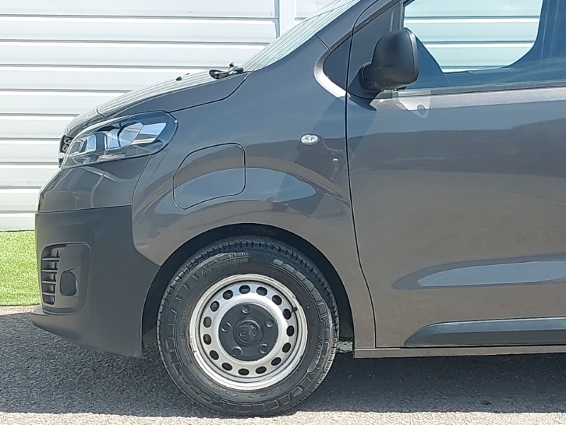 Vauxhall Vivaro Prime White #18