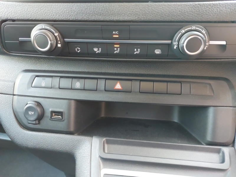 Vauxhall Vivaro Prime White #15