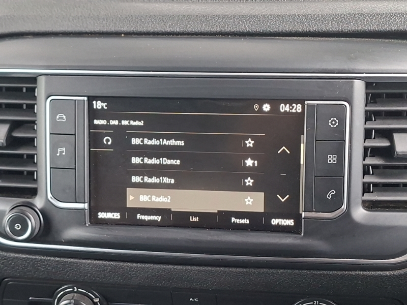 Vauxhall Vivaro Mpv White #10