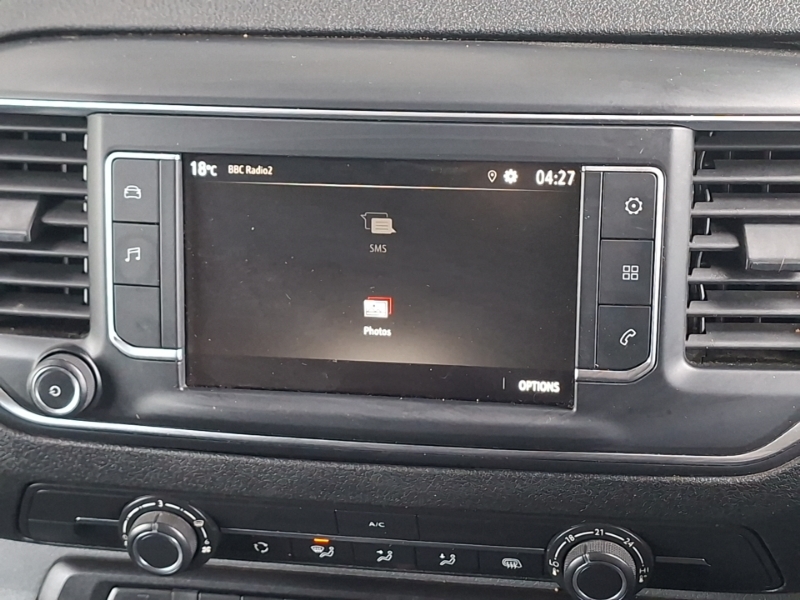 Vauxhall Vivaro Mpv White #9