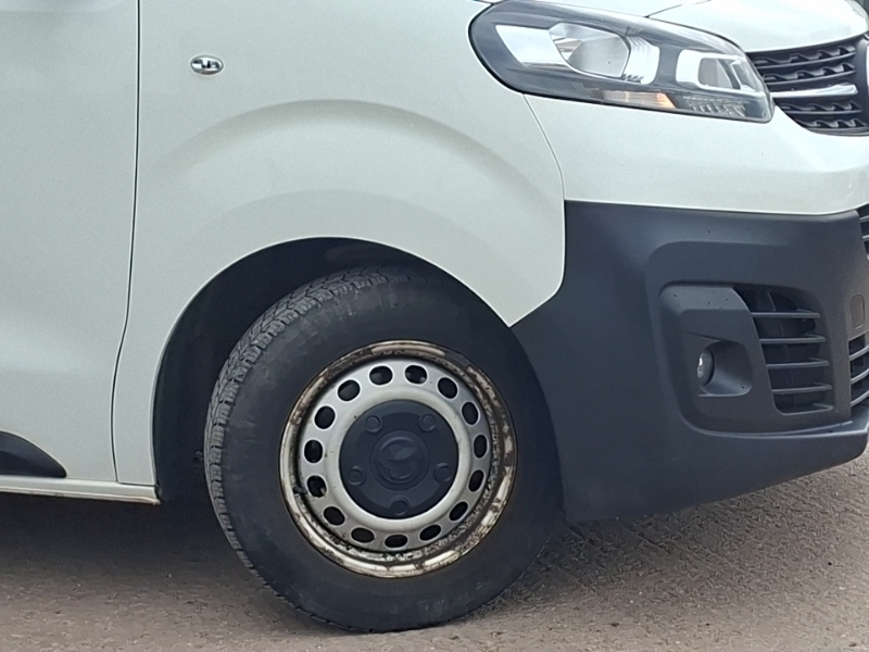Vauxhall Vivaro Mpv White #19