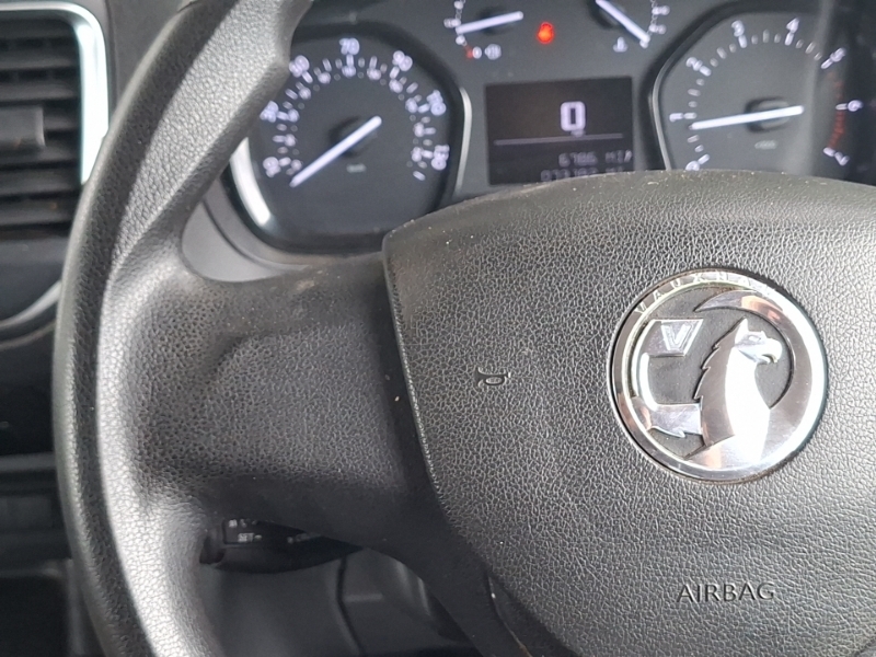 Vauxhall Vivaro Mpv White #11