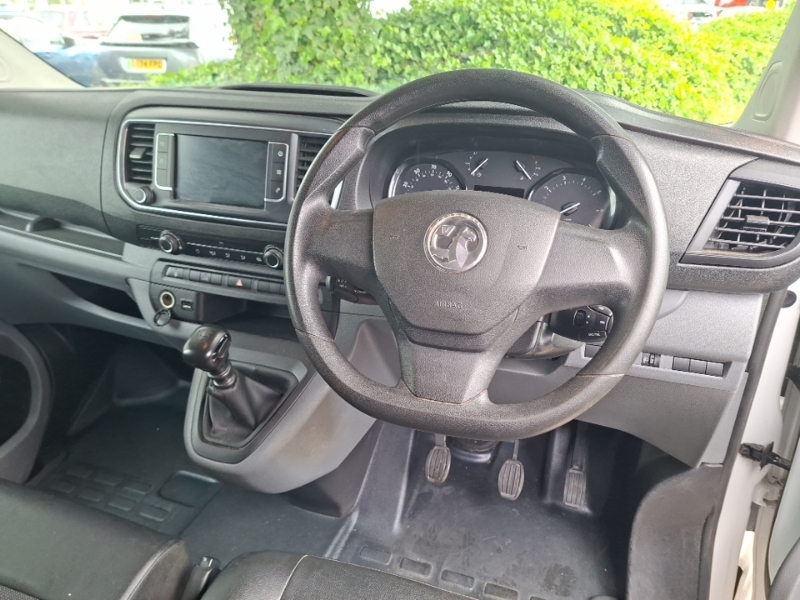 Vauxhall Vivaro Mpv White #7