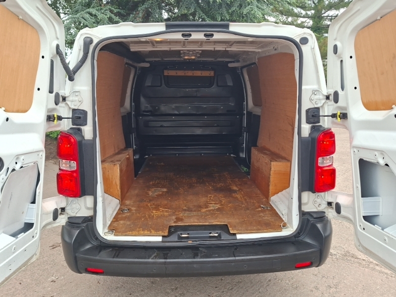 Vauxhall Vivaro Mpv White #17