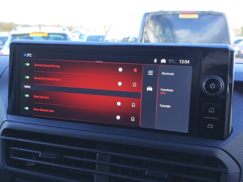 Vauxhall Vivaro Prime White #17