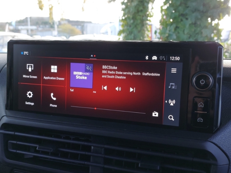 Vauxhall Vivaro Prime White #10