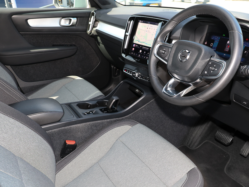 Volvo XC40 Plus Black #12