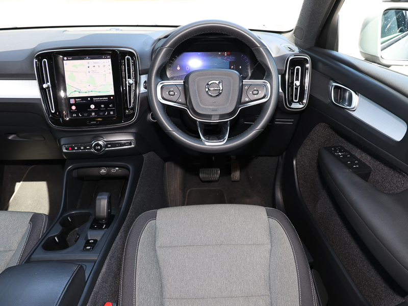 Volvo XC40 Plus Black #7