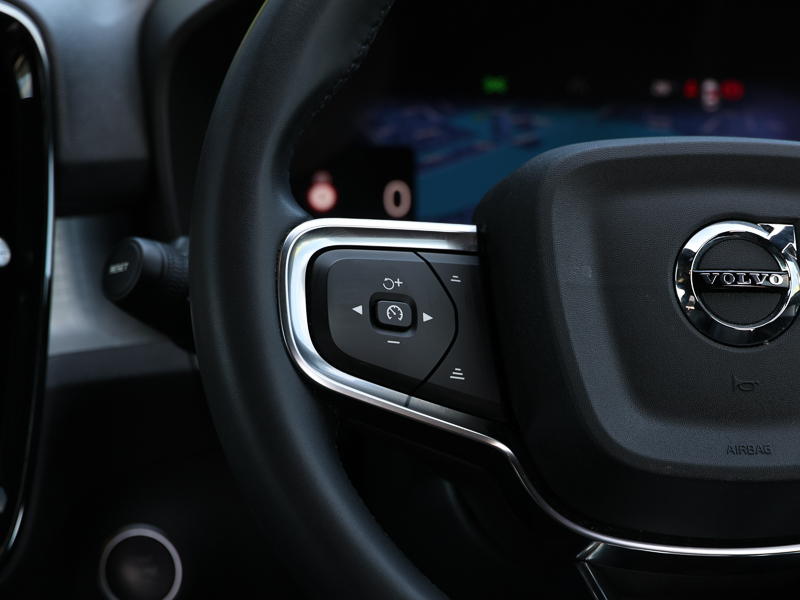 Volvo XC40 Plus Black #9