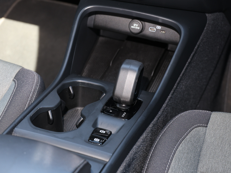 Volvo XC40 Plus Black #11