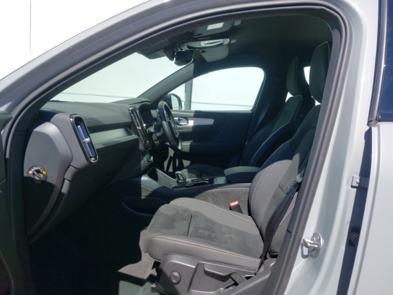 Volvo XC40 2.0 B4p Plus Dark Grey #5