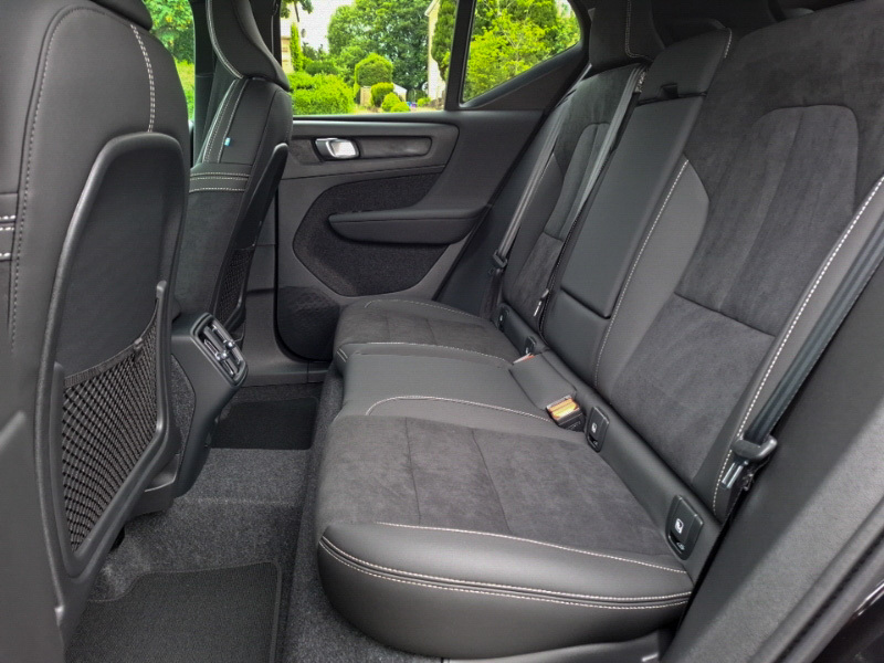 Volvo XC40 2.0 B3p Plus Black Edition Black #6