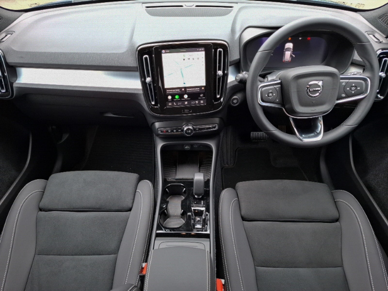 Volvo XC40 2.0 B3p Plus Black Edition Black #3