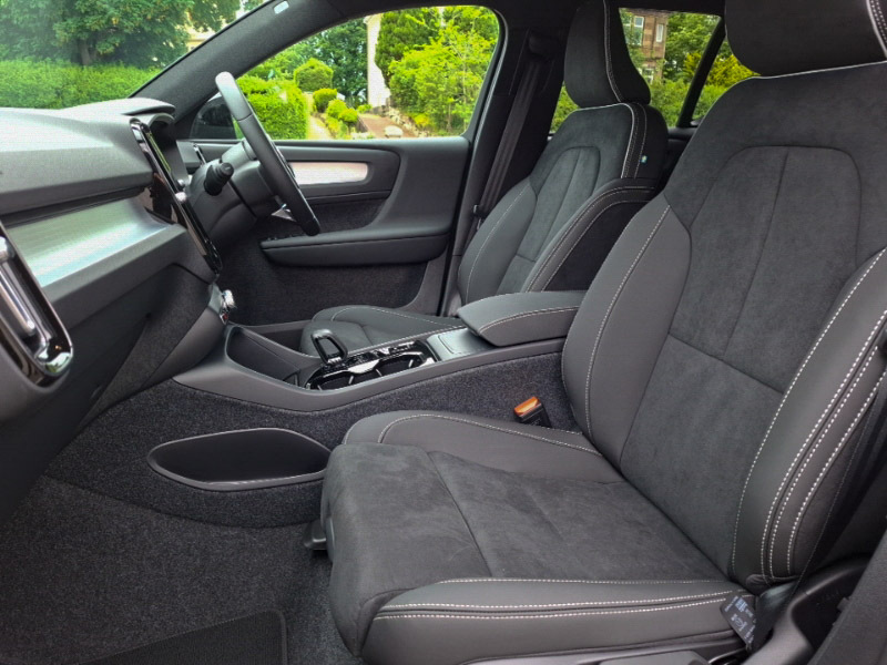 Volvo XC40 2.0 B3p Plus Black Edition Black #5
