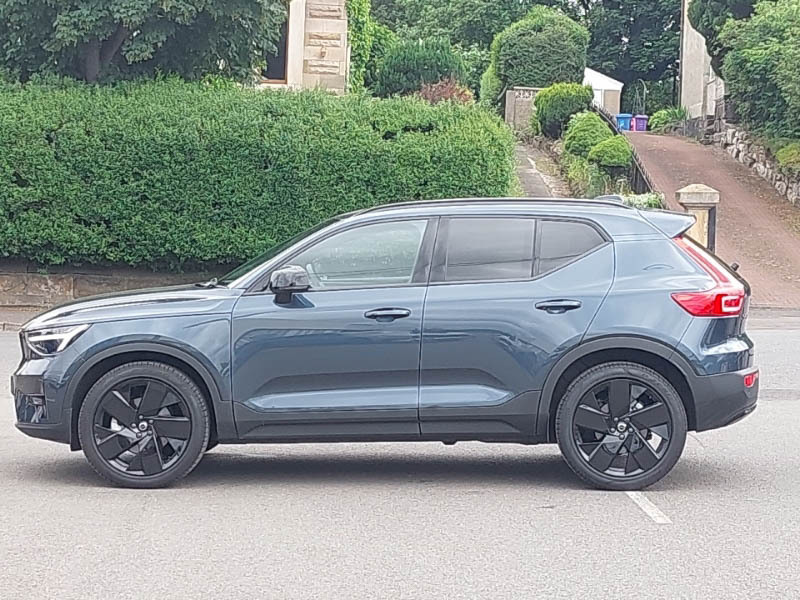 Volvo XC40 2.0 B3p Plus Black Edition Blue #4
