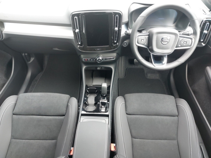 Volvo XC40 2.0 B3p Plus Black Edition Blue #3