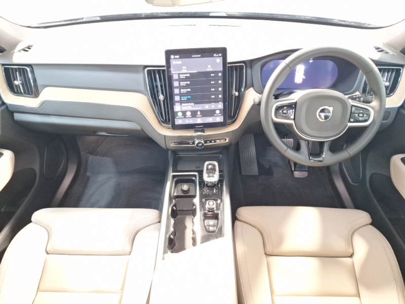 Volvo XC60 2.0 B5p Plus Dark Awd Geartronic Blue #3