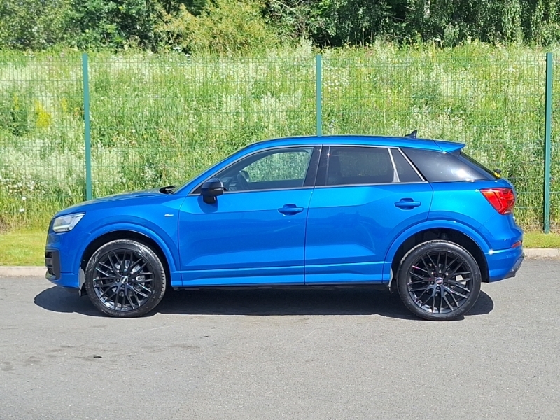 Audi Q2 30 Tfsi Black Edition Blue #4