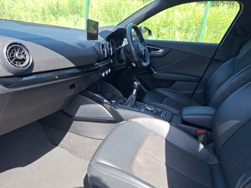 Audi Q2 30 Tfsi Black Edition Blue #5