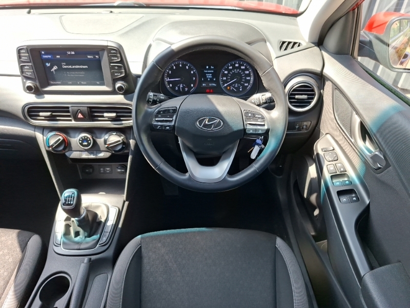 Hyundai Kona Premium Se Red #8