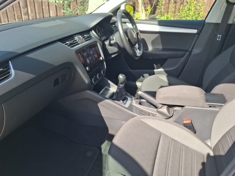 Skoda Octavia 1.0 Tsi Se Drive White #5