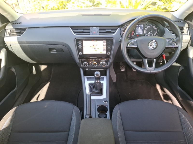 Skoda Octavia 1.0 Tsi Se Drive White #3