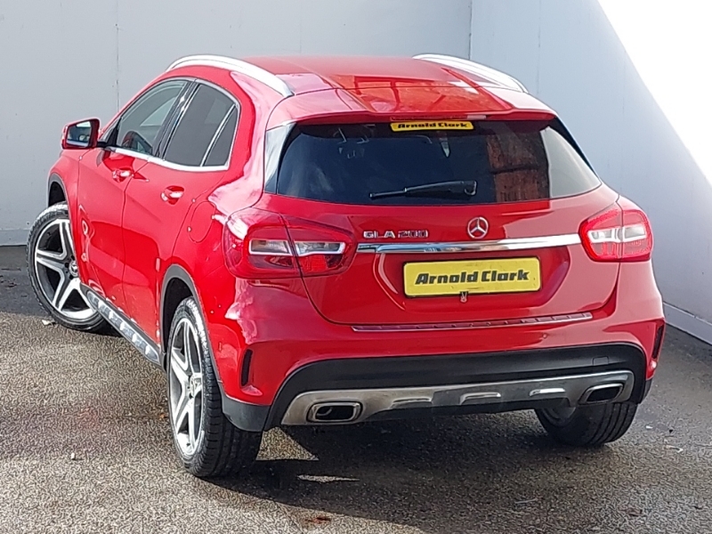 Mercedes-Benz GLA Class Gla 200 Amg Line Executive Red #2
