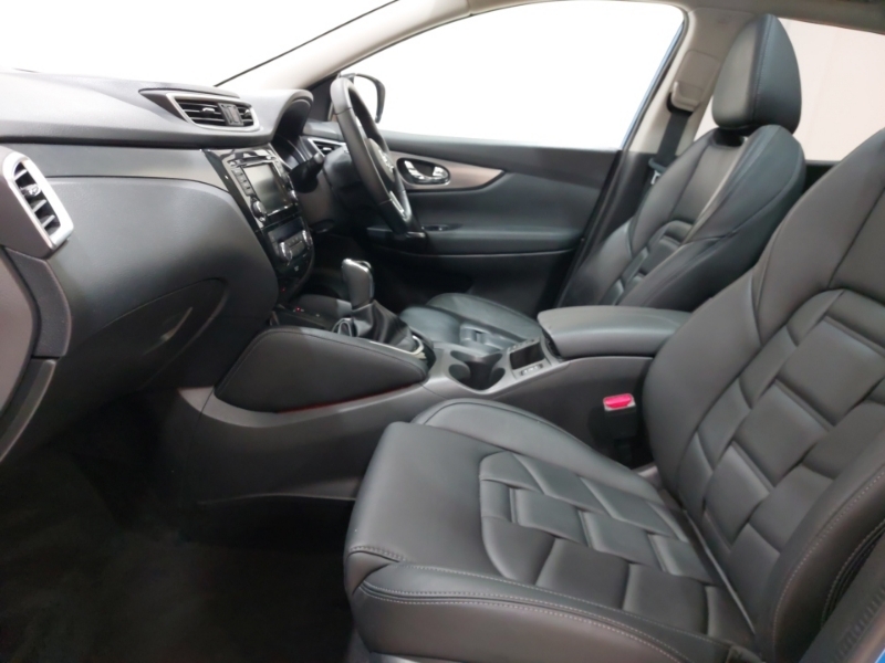 Nissan Qashqai Qashqai Red #5