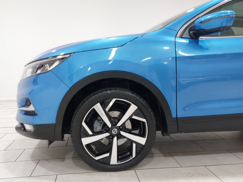 Nissan Qashqai Qashqai Red #19